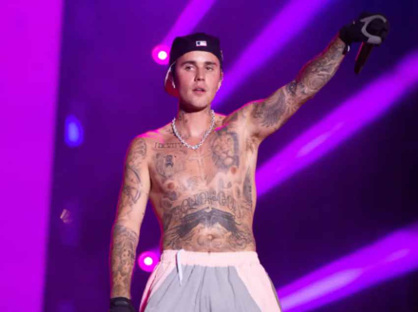 Pas rikthimit, Justin Bieber anulon turneun botëror, këngëtari përballet sërish me sindromën e rrallë. Ja gjendja e tij