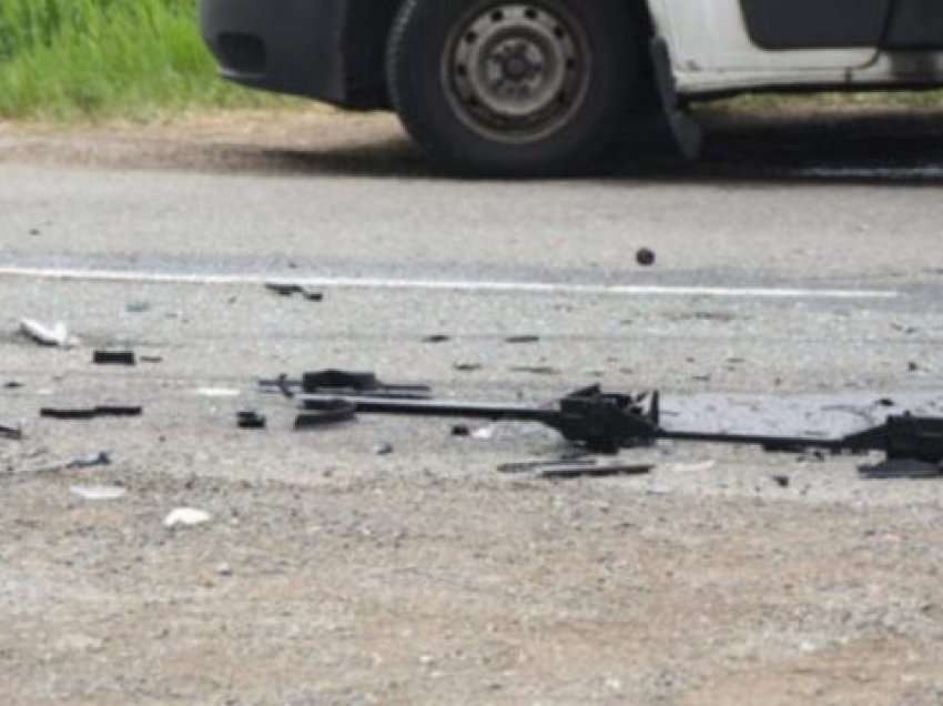 Lëndohet një person si pasojë e aksidentit mes dy veturave në Ferizaj