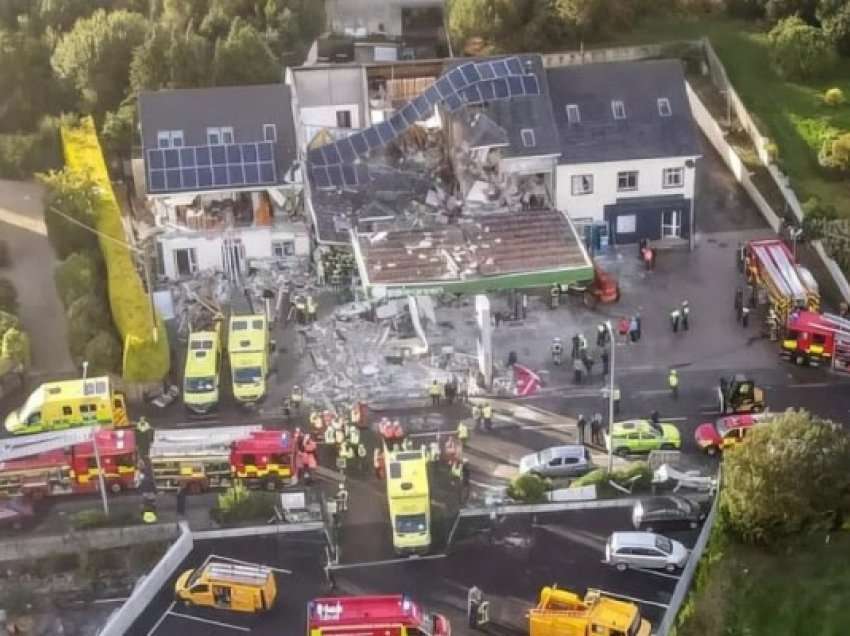 Tre të vdekur pas një shpërthimi në një pikë karburanti në Irlandë