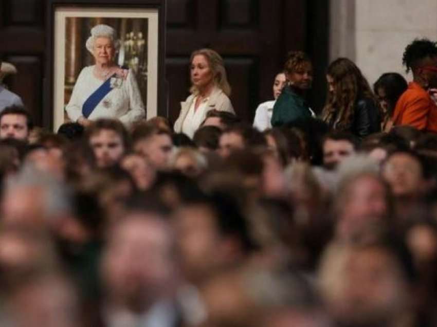 Pallati Mbretëror publikon foton prekëse nga funerali i Mbretëreshës Elizabeth