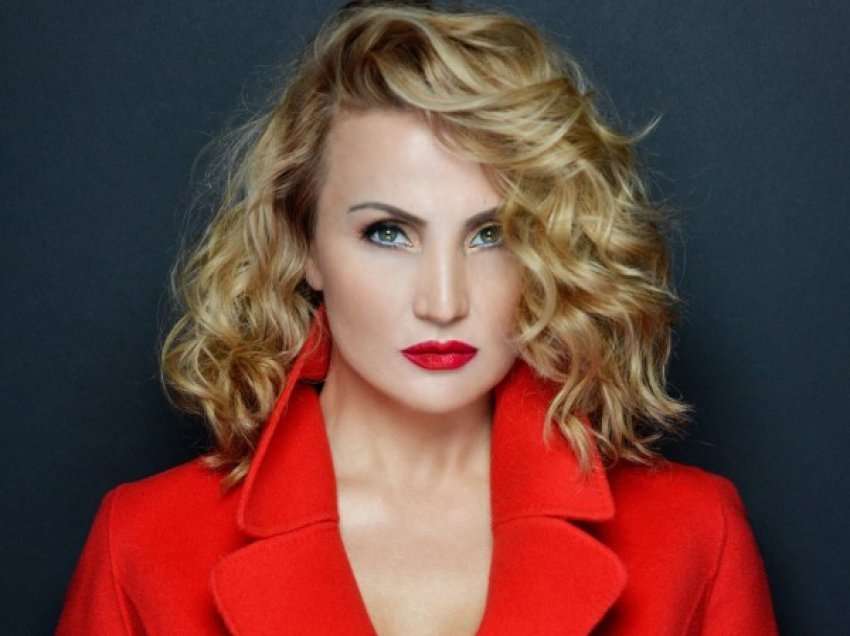 Këngëtarja shqiptare lëshon deklaratën e fortë: Të jesh e bukur në Shqipëri të thonë k*rvë