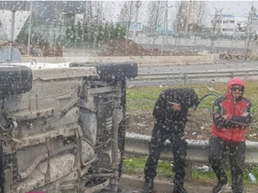 Aksident mes dy veturave në rrugën Prishtinë-Ferizaj