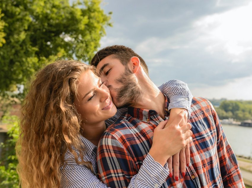 5 zakonet e çifteve që qëndrojnë të dashuruar përgjithmonë