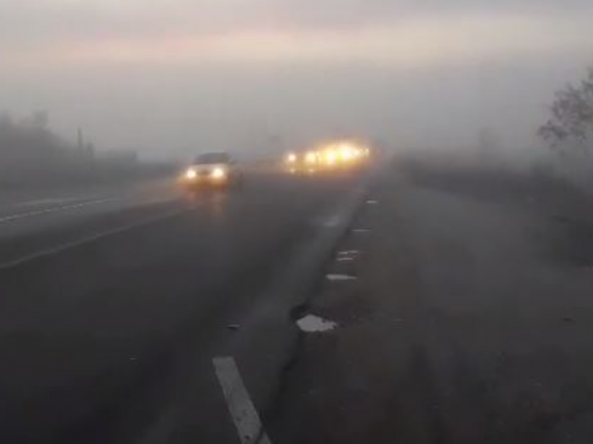 Mjegulla pushton ultësirën e Krujës, vështirësohet lëvizja e automjeteve