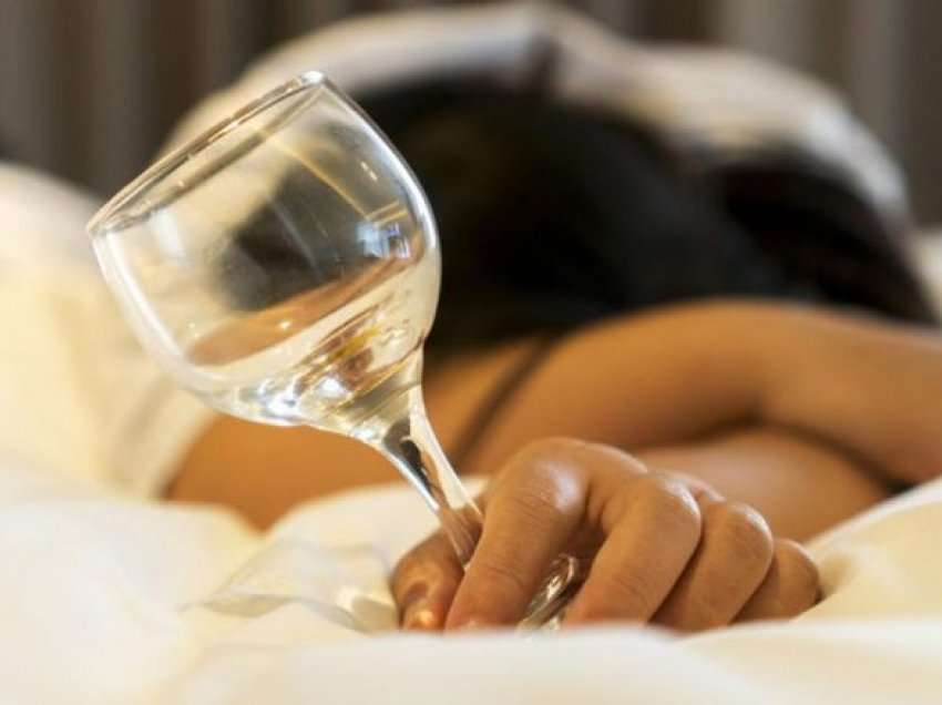 Ndikimi i alkoolit në organizëm para gjumit