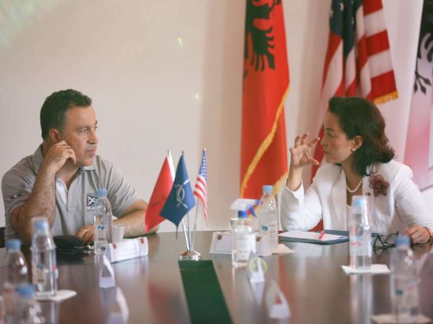   Ambasadorja Yuri Kim takim me ministrin e Mbrojtjes Niko Peleshi, zbardhet mesazhi i diplomates amerikane
