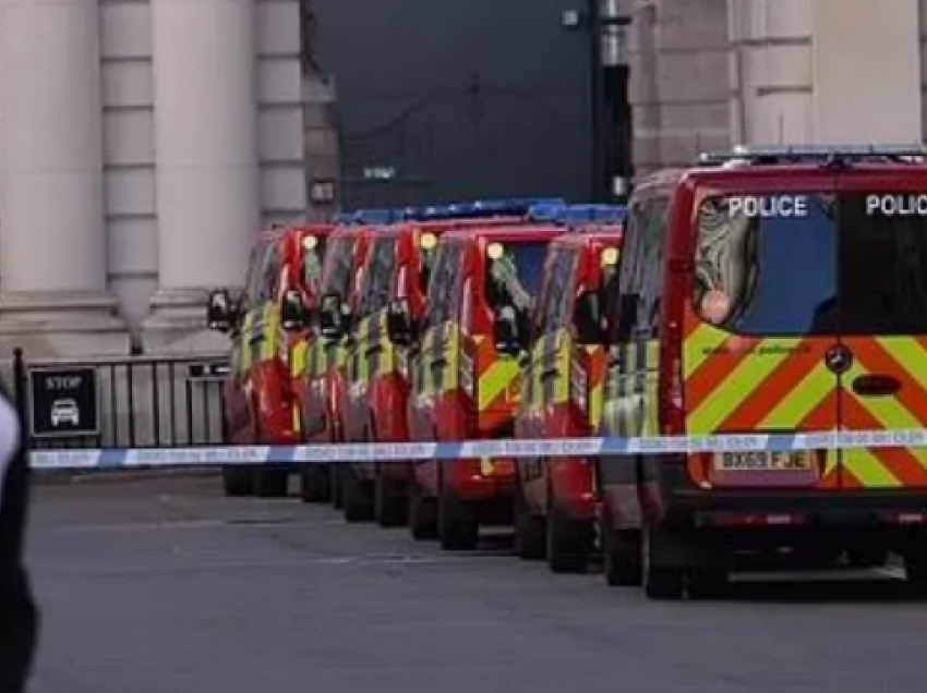 Gjendet pako e dyshimtë në Londër, evakuohen ndërtesat qeveritare
