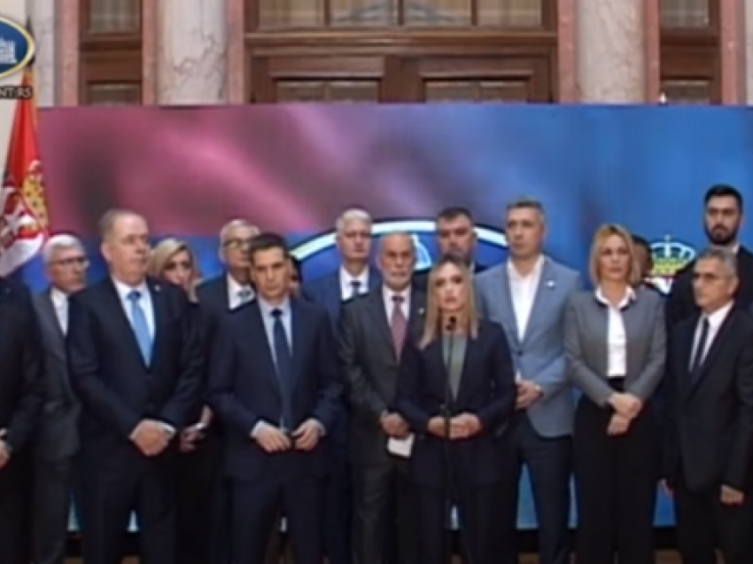 Tri grupe parlamentare në Serbi bëjnë koalicion “për ta mbrojtur Kosovën”