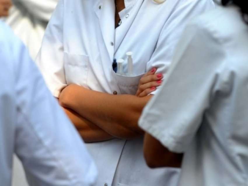 Sulmohen mjeku dhe infermieri QKMF në Ferizaj