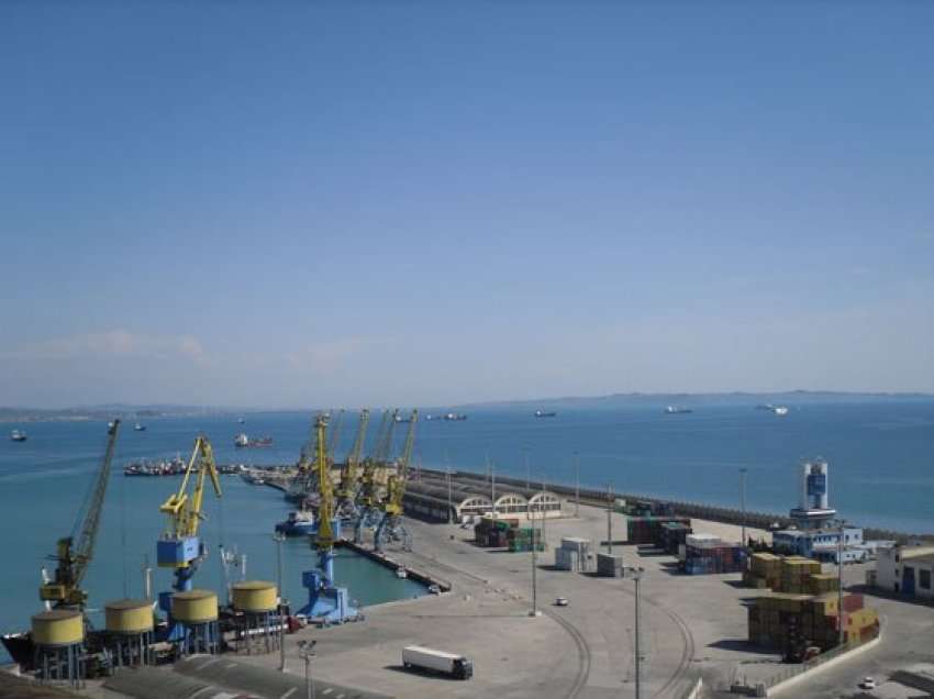   Zbulohen 500 mijë euro në një autobus që vinte nga Italia në Portin e Durrësit