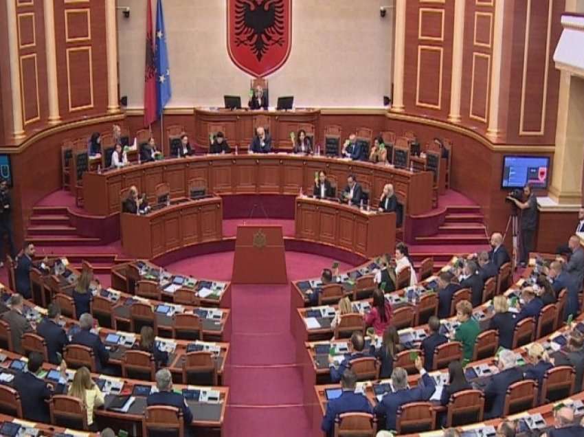 Parlamenti i Shqipërisë miraton Projektligjin për hapjen e dosjeve