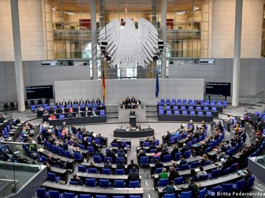Gjermani: Bundestagu vendosi të krijojë një fond prej 200 miliardë eurosh për ndihma
