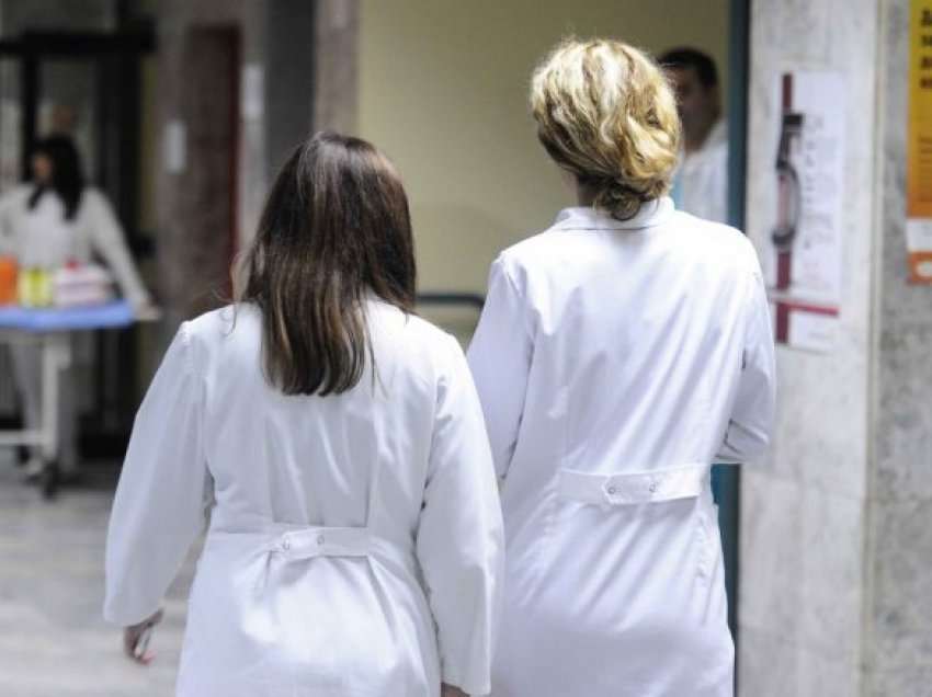 “1 mijë e 500 infermierë pritet të largohen nga Kosova vitin tjetër”, Sindikata paralajmëron kolaps në klinika
