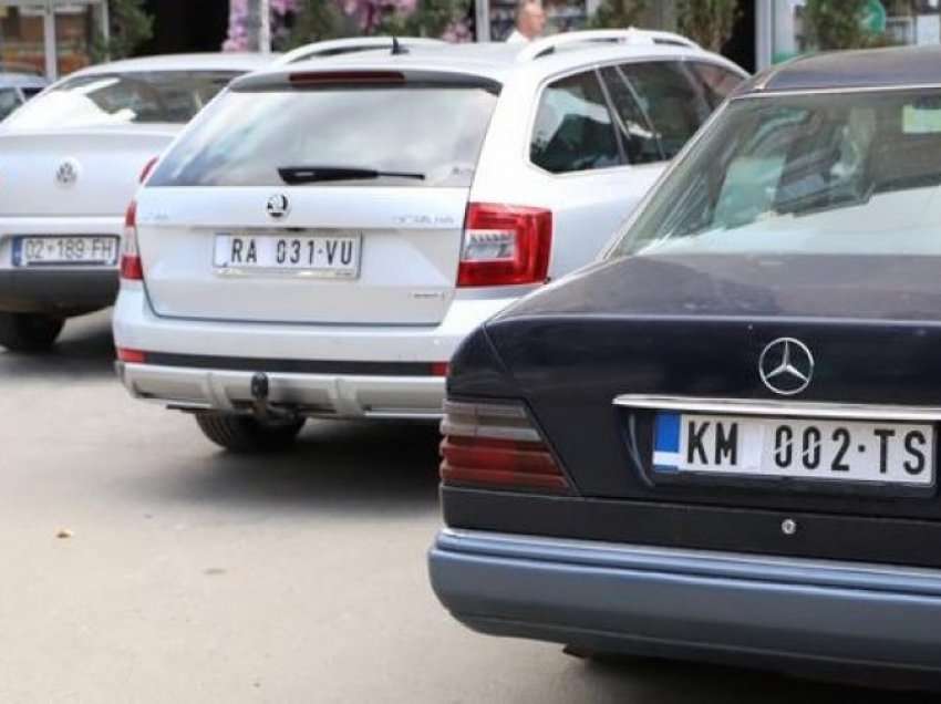 DW: Kosova të shtyjë afatin për riregjistrimin e targave të makinave serbe