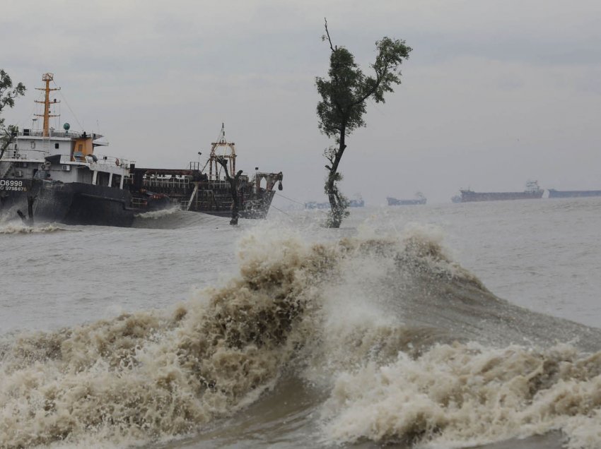 Cikloni shkatërroi Bangladeshin, mbyti të paktën 9 persona