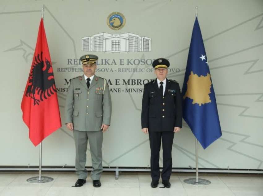 ​Jashari-Kingji diskutojnë për thellimin e bashkëpunimit ndërmjet FSK-së e Ushtrisë së Shqipërisë