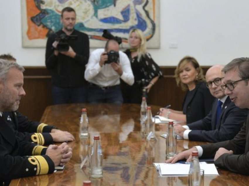 Vuçiq flet pas takimit me admiralin e NATO-s