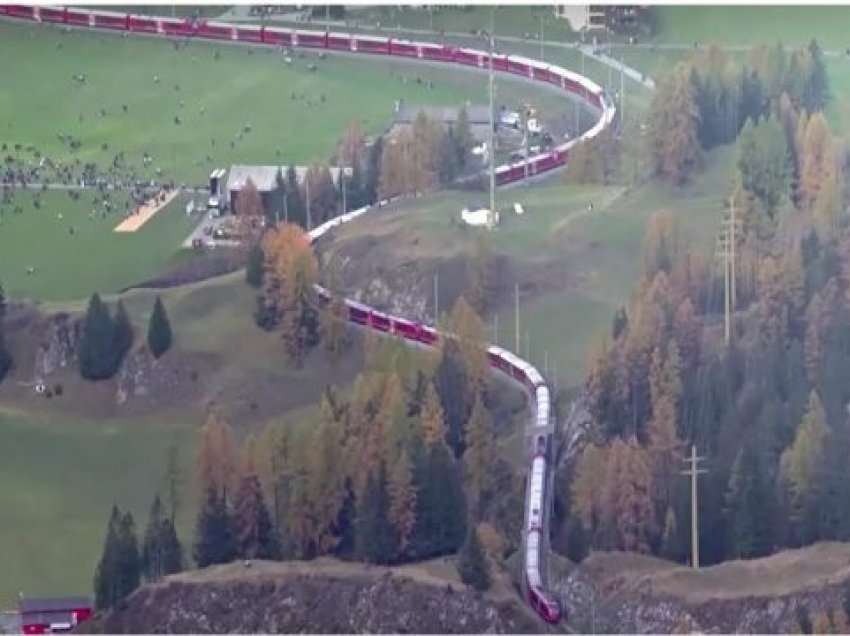 Treni më i gjatë në botë ‘gjarpëron’ në alpet zvicerane