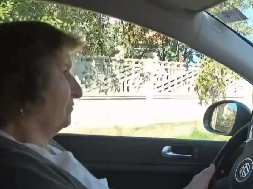 Gruaja nga Drenasi pajiset me patent shofer në moshën 72 vjeçare, e jashtëzakonshme në provim dhe në vozitje