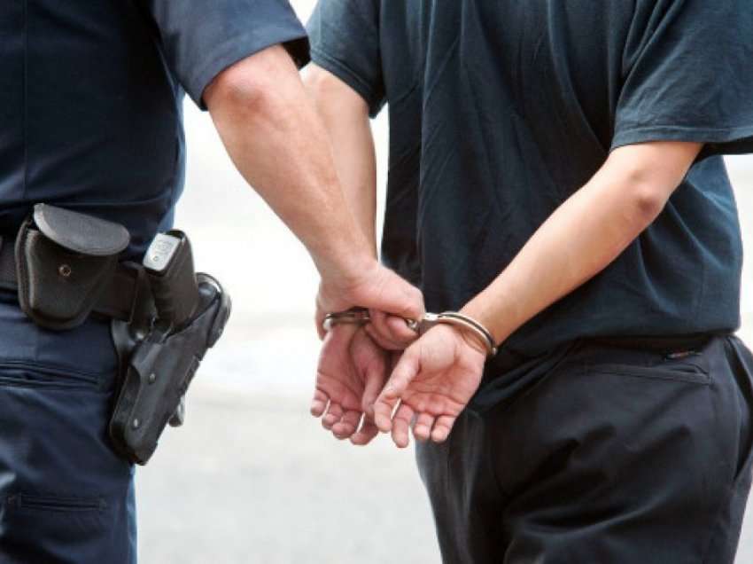 Arrestohen dy persona, konfiskohet heroinë e marihuanë