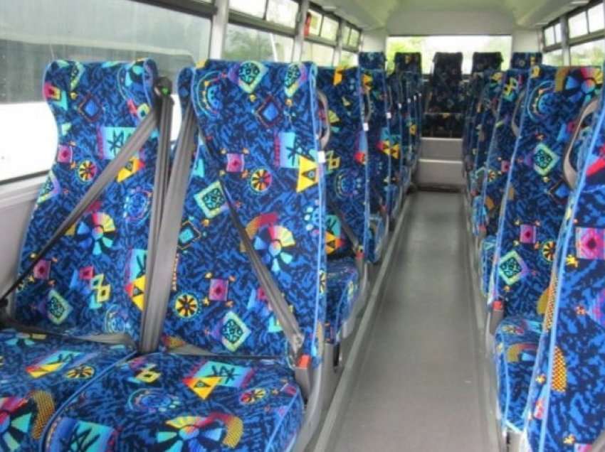 A e dini pse sediljet e autobusëve janë të dizajnuara çuditshëm?