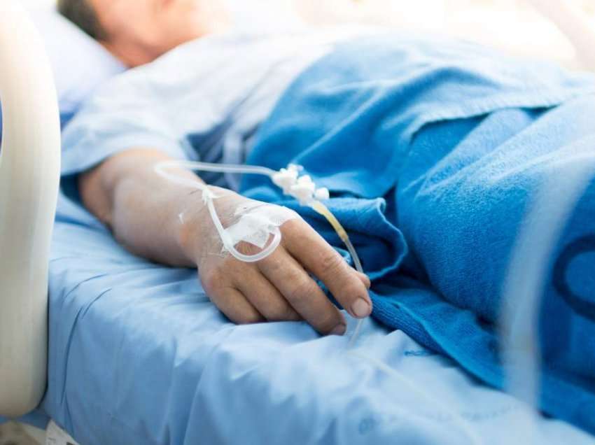 Vdes një pacient në një spital privat në Prishtinë, familjarët dyshojnë se nuk mori trajtimin e duhur mjekësor