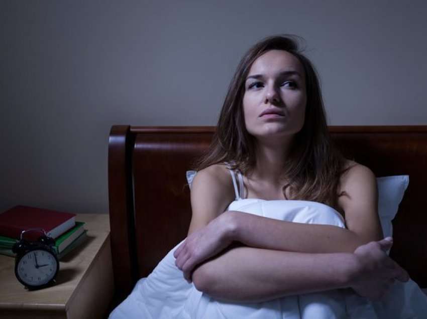 Nëse flini më shumë se 8 orë, rrezikoheni nga këto 6 probleme shëndetësore
