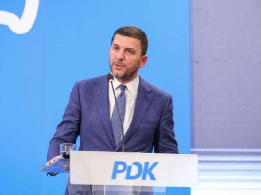 Memli Krasniqi: Kryeministër, lej pallavrat, qiti rrogat