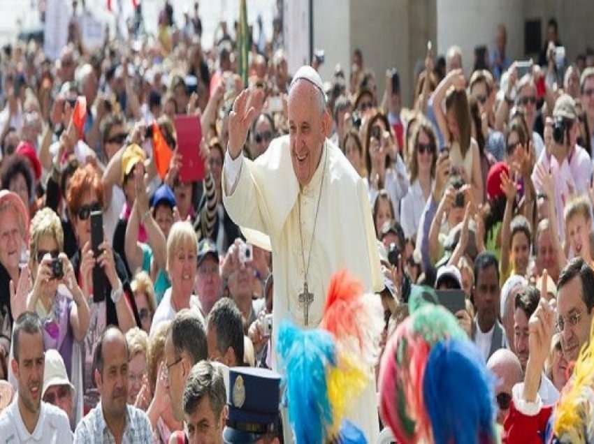 ​Papa shpërndau udhëheqjen e Kalorësve të Maltës