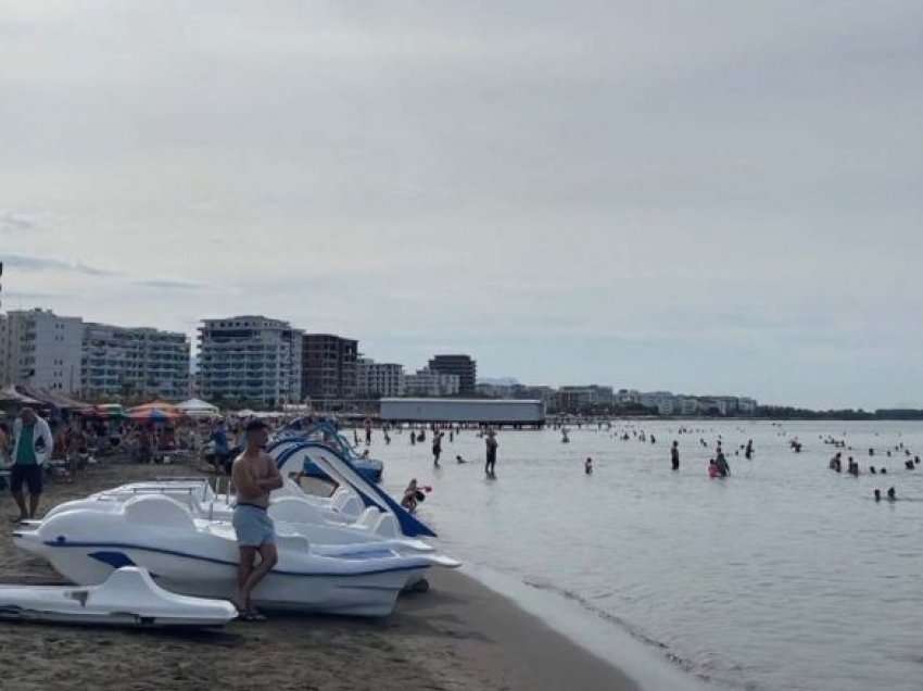 Moti i favorshëm, mbushen plazhet në Shqipëri edhe gjatë shtatorit