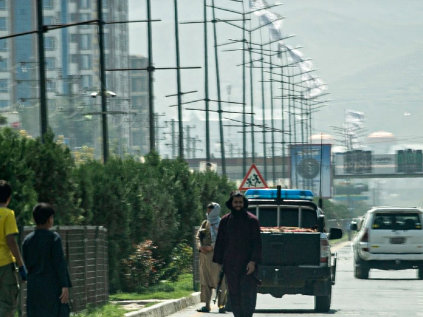 Dy punonjës të ambasadës ruse humbin jetën në një shpërthim vetëvrasës në Kabul