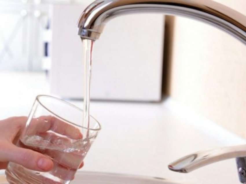 Çfarë i ndodhë trupit tuaj kur nuk pini mjaftueshëm ujë