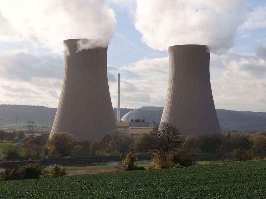 Gjermania do t’i mbajë aktive dy centrale bërthamore