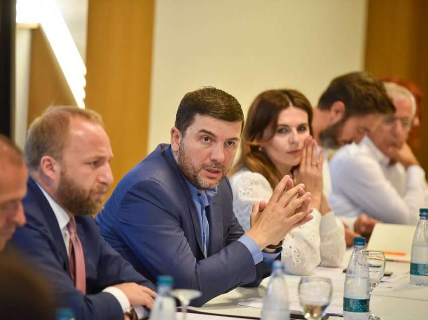 Memli Krasniqi mbledh partinë për të koordinuar agjendat politike