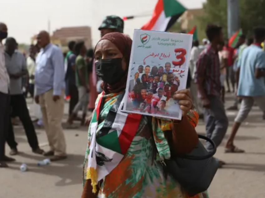 Sudani akuzohet për fshehje të së vërtetës me varre masive për protestuesit e vrarë në demonstrata