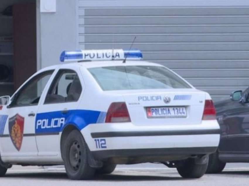 Dhunoi gruan dhe e kanosi me armë zjarri, pranga 62-vjeçarit në Tiranë