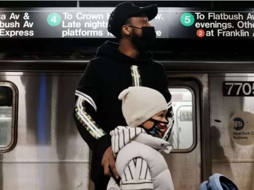 New York, mbajtja e maskës në transportin publik nuk është obligative