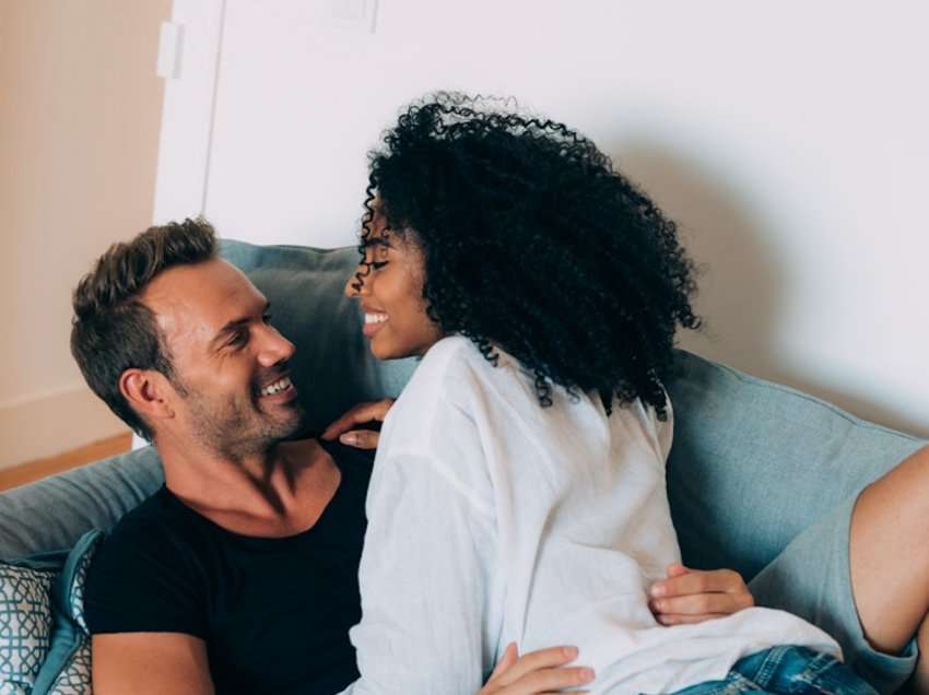 7 ‘rregullat’ e marrëdhënieve që mund t’i injoroni plotësisht, sipas terapistëve
