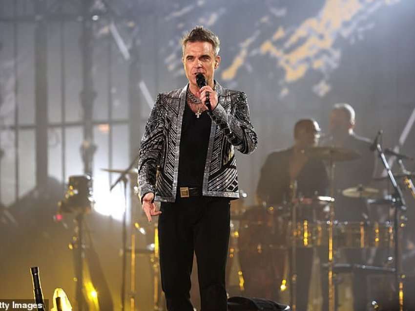 Robbie Williams flet për betejën me ushqimin dhe drogën