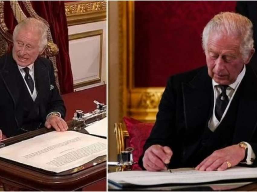 Mbreti Charles III “nervozohet” me tavolinën e vogël gjatë nënshkrimit të dokumenteve, kërkon t’i largohet kutia e stilolapsave