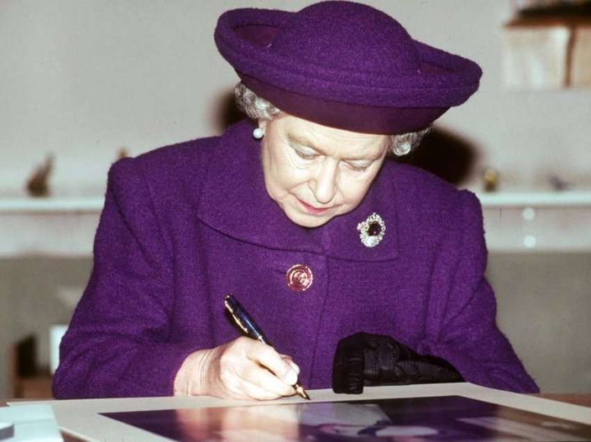 Zbulohet letra “sekrete” e Mbretëreshës, duhet të hapet pas 63 vitesh! Çfarë thuhet në mesazhin e saj