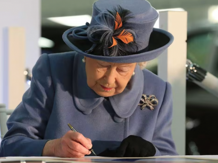 Mbretëresha Elizabeth II ka lënë një letër sekrete, por kur mund të hapet ajo?