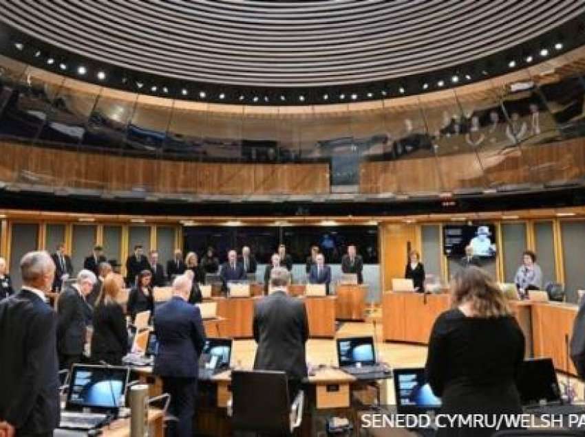 Politikanët uellsianë bëjnë homazhe gjatë seancës së parlamentit