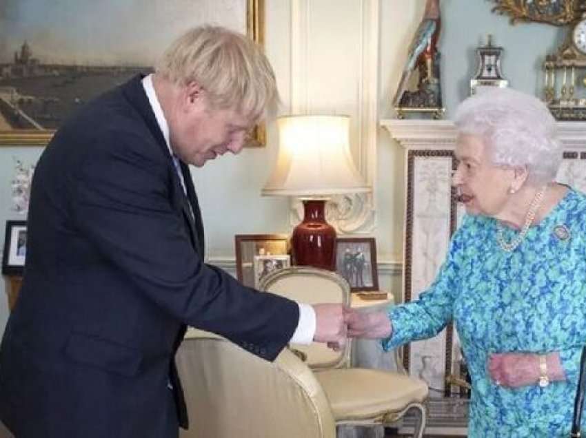 Johnson: Mbretëresha ishte e zgjuar dhe e fokusuar në politikën e Mbretërisë së Bashkuar