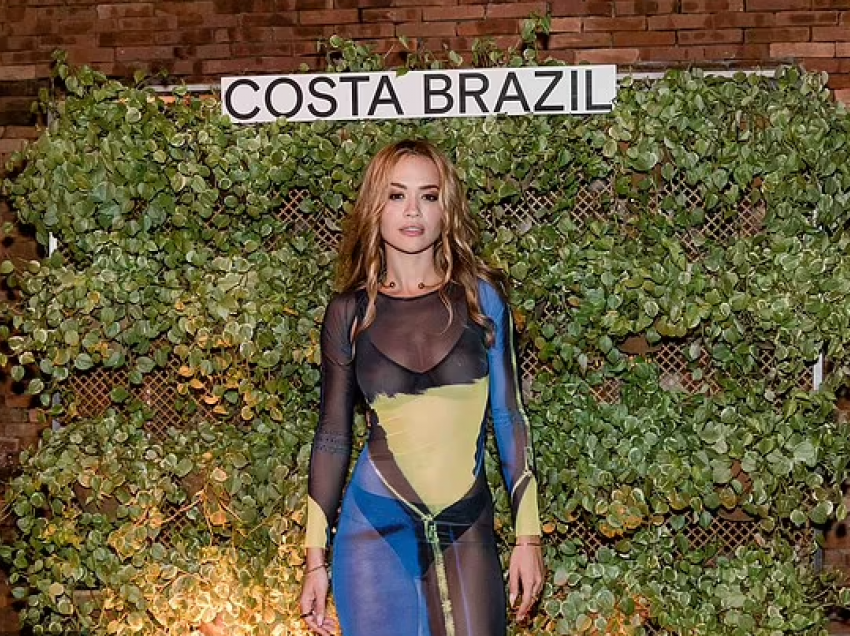 Rita Ora ndez Brazilin, artistja shfaqet në eventin e rëndësishëm me një ‘look’ të nxehtë