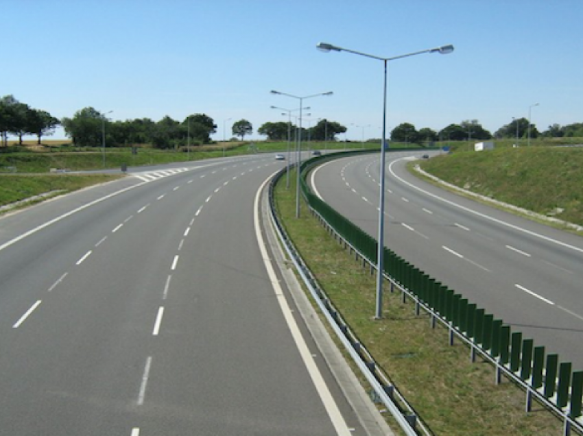 Rustemi: Autostrada Shkup-Bllacë është vonuar për shkak të problemeve me shpronësimin