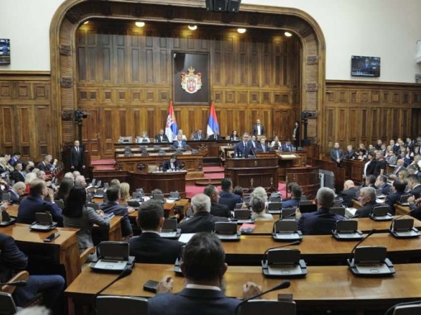 “Beteja rreth Kosovës” në Kuvendin e Serbisë e rrjetet sociale, dështoi/ Ky është reagimi i Vuçiqit