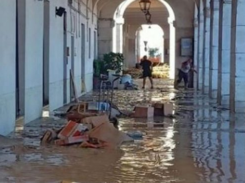 10 viktima nga përmbytjet në Itali, 3 të zhdukur, shtëpitë nën baltë