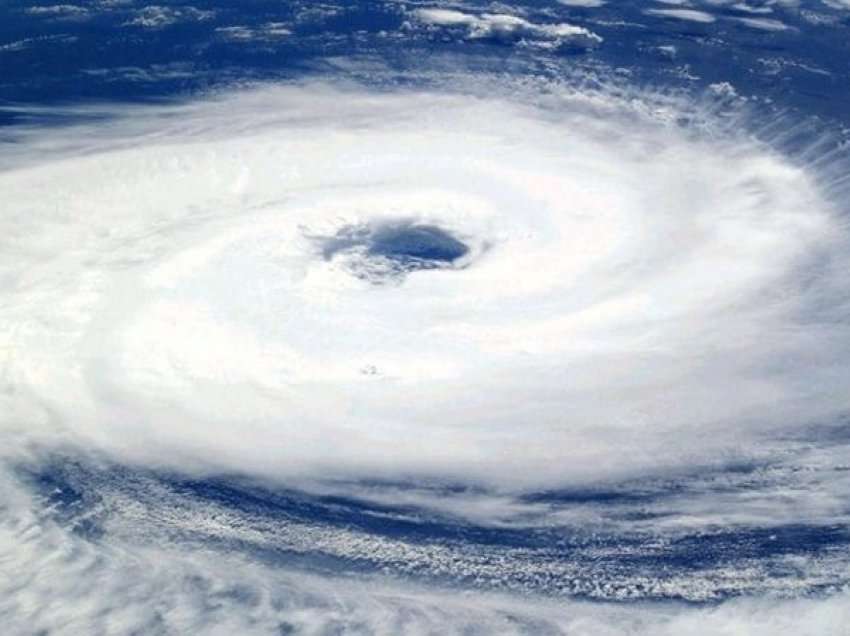 Tajfuni shkatërrimtar po afrohet, miliona banorë të jugut po evakuohen