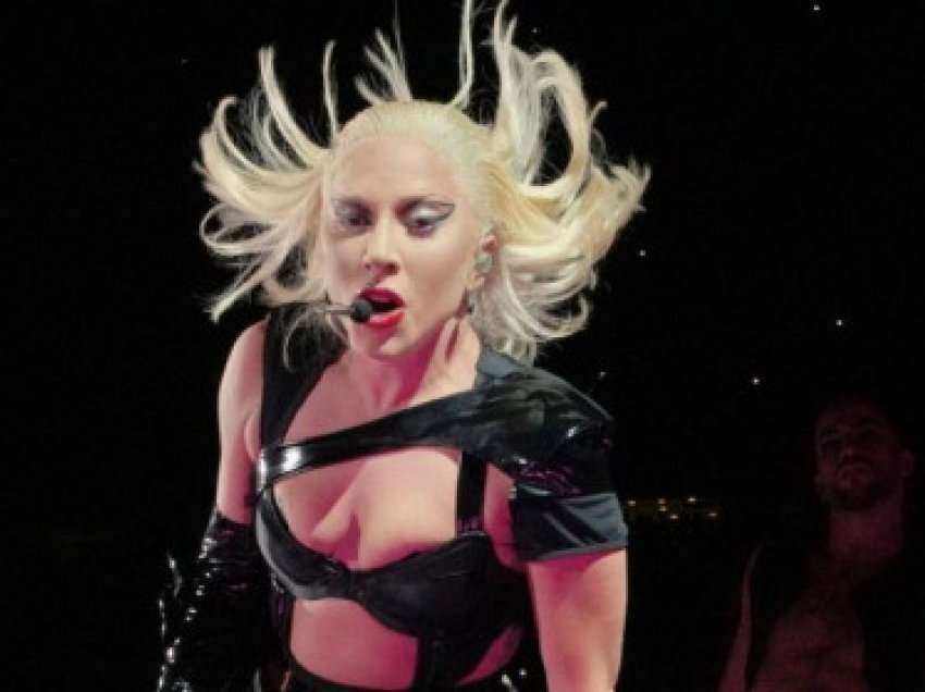 Rrufetë godasin pranë stadiumit, Lady Gaga detyrohet që të anulojë koncertin e saj në Florida